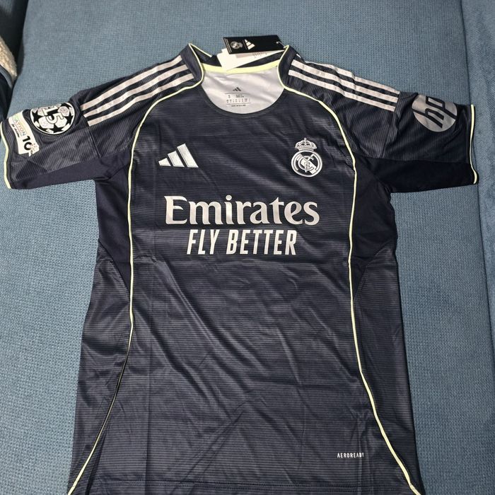 Оригинални футболни тениски.