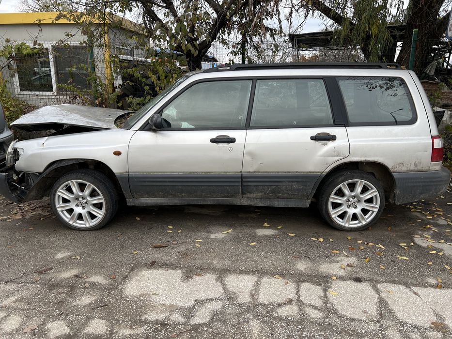 Subaru Forester 2.0i 2002г. на части