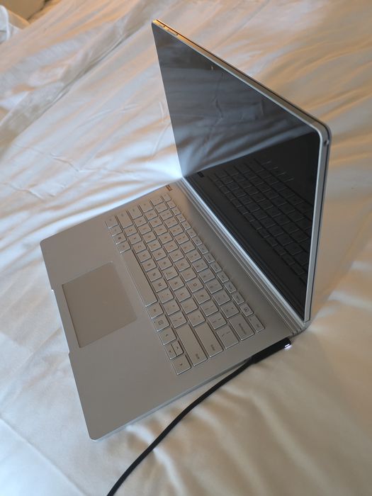Echipament Surface book 2, i5, 8gb, 256 GB, 13.4" screen