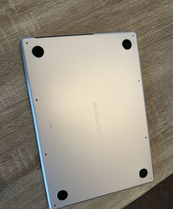 MacBook Pro 14" (Nov 2024) M4, 16GB RAM, Baterie 100%, Garanție 2026