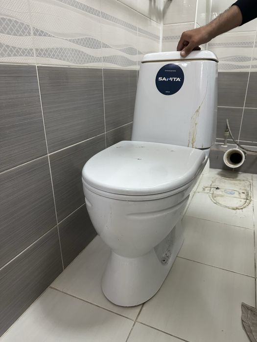 Унитаз б/у. Треснутый бочок