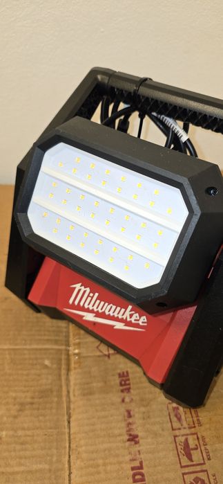 Milwaukee M18 HOAL  proiector led 2024