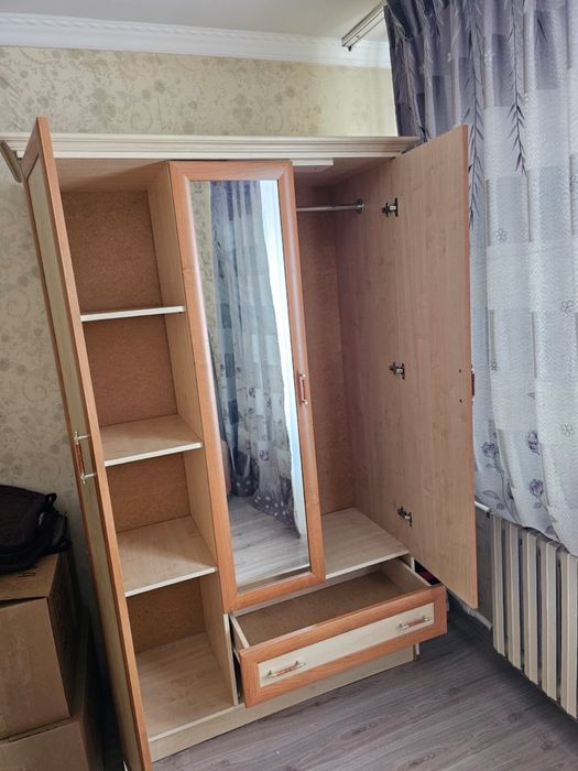 Продам шкаф плательный
