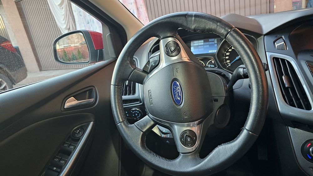 FORD Focus 2011 — imagine 4