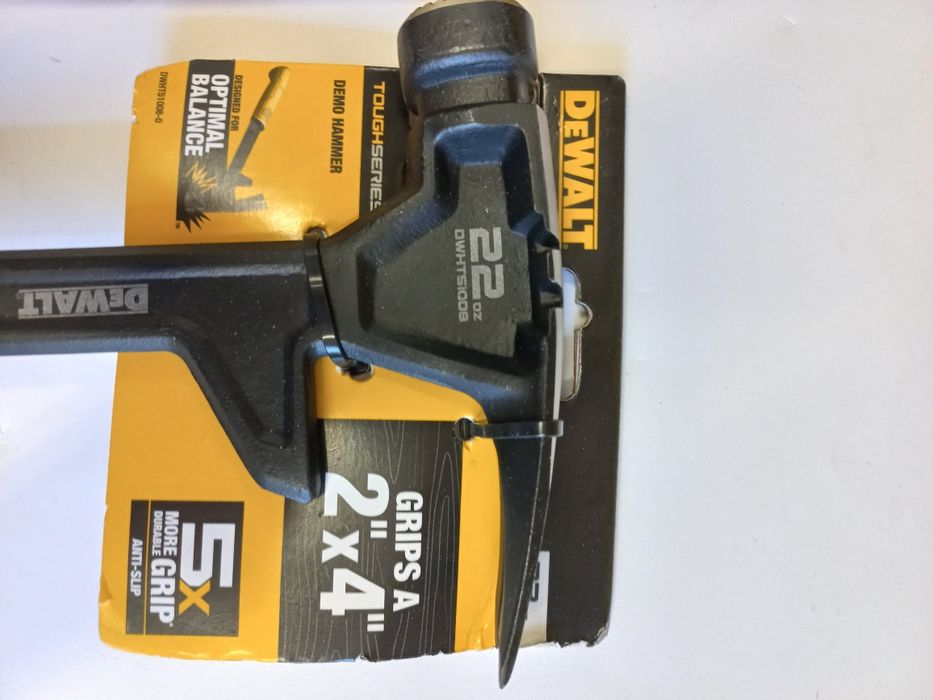 Чук DeWALT 22oz стоманен /624гр.