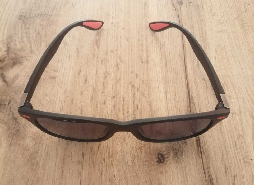 Солнцезащитные очки.