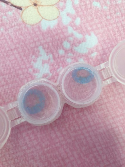 Продам контактные линзы