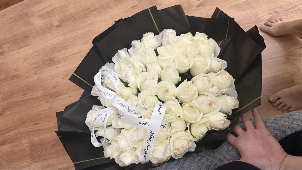 Букет белые розы 51шт