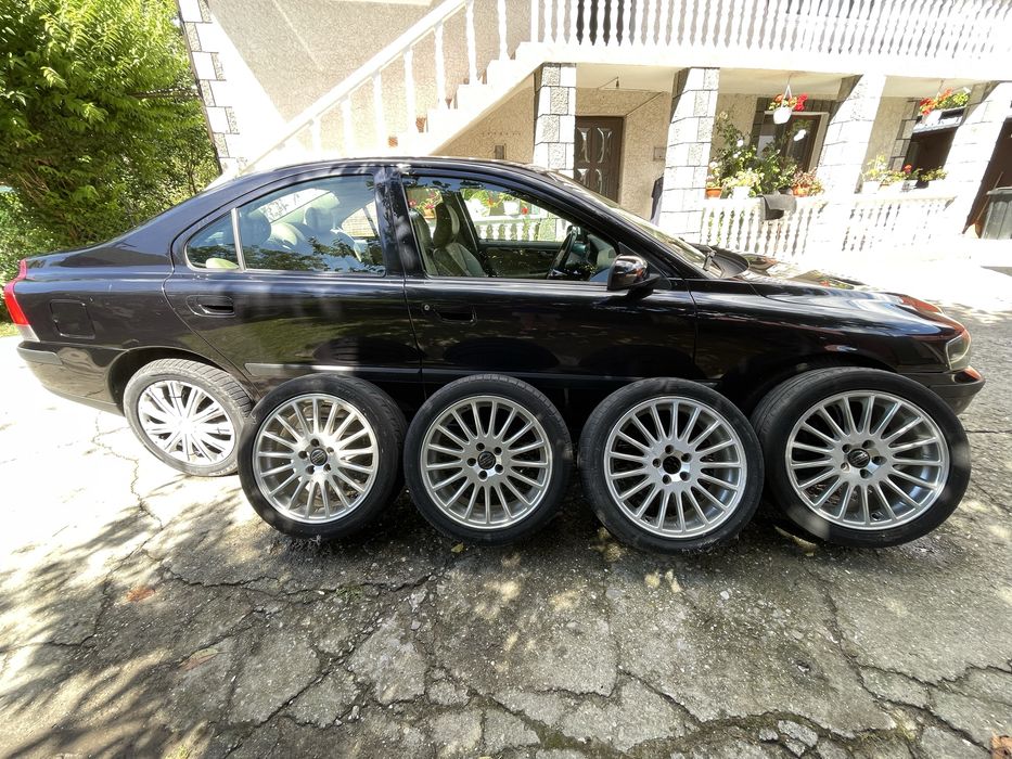 Vând Volvo S60 (an 2004) – RADIAT DEFINITIV pentru piese / donatoare