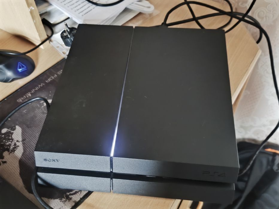 PlayStation 4 1TB 2Джостика + Аккаунт с играми