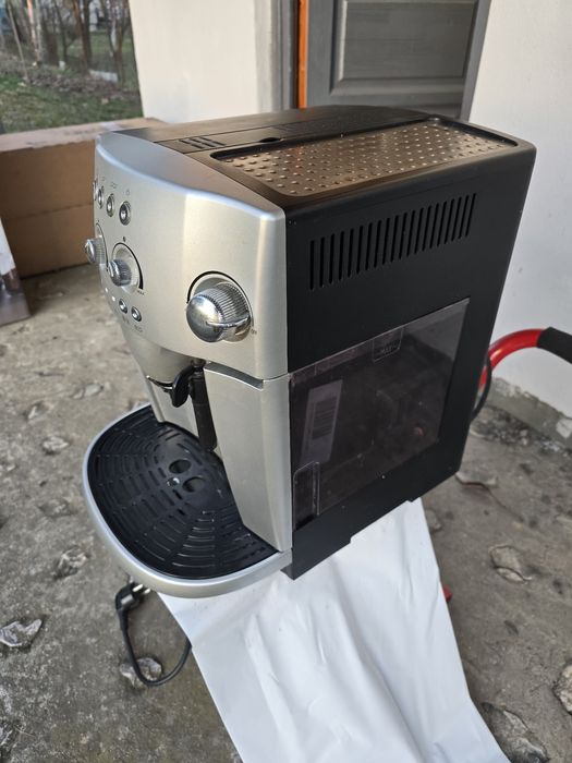 Masina de cafea Delonghi Magnifica
