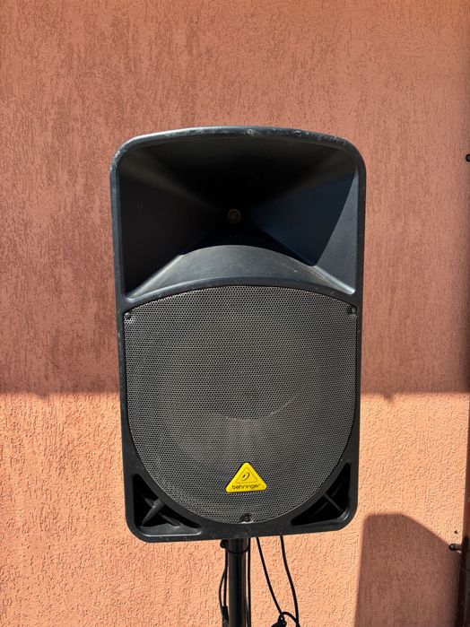 Vând boxe behringer