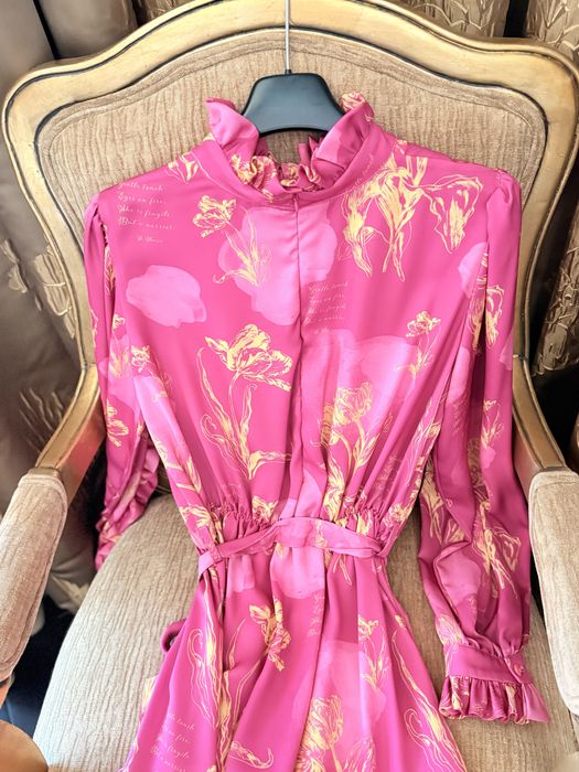 Розова рокля размер 44 италианска номерация, кожено яке