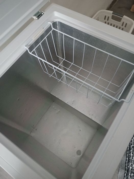 Vând ladă frigorifică heinner