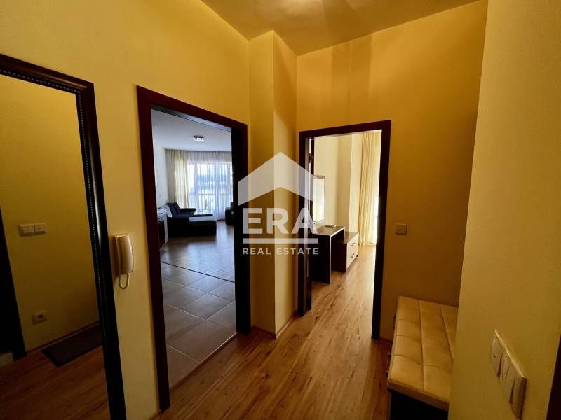 Двустаен, обзаведен, югоизточен апартамент за продажба, с морска панор