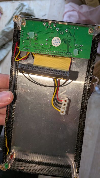 Vând  4 carcase externe din aluminiu pentru hard disk-uri