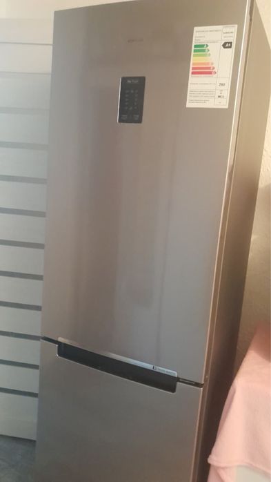 Новый холодильник Samsung