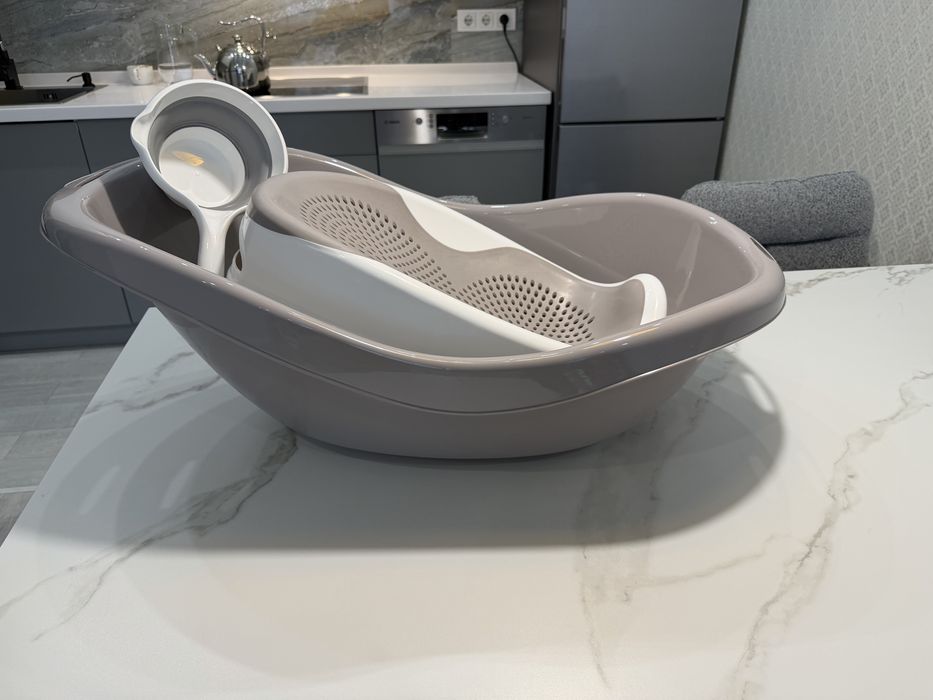 Продам ванночку с шезлонгом и ковшом