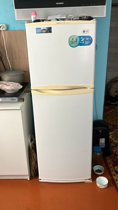 Продам холодильник  двухкамерный