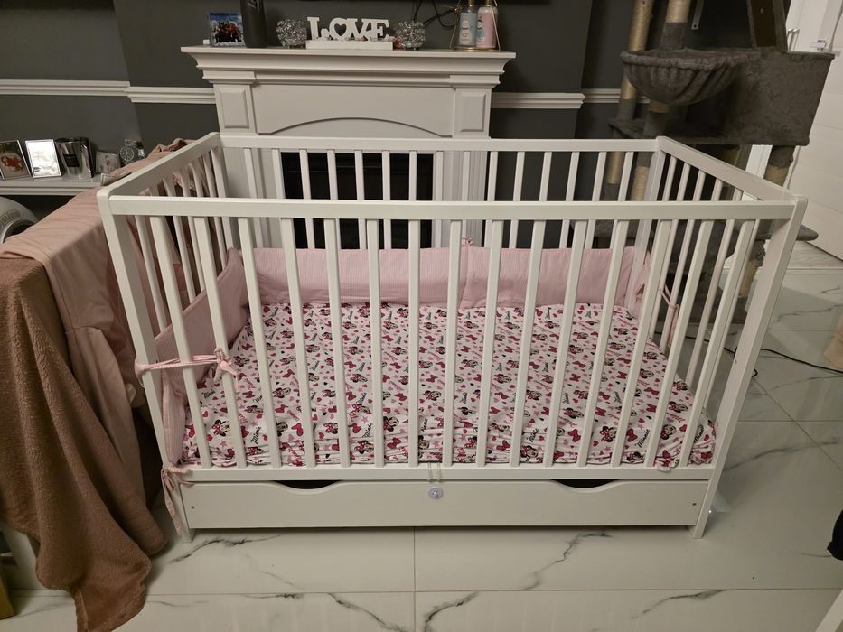 Pătuț bebeluși din lemn alb, 120x65 cm, cu sertar + Saltea inclusă