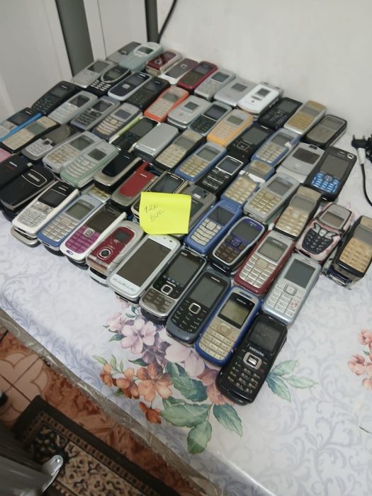 Vand lot telefoane vechi