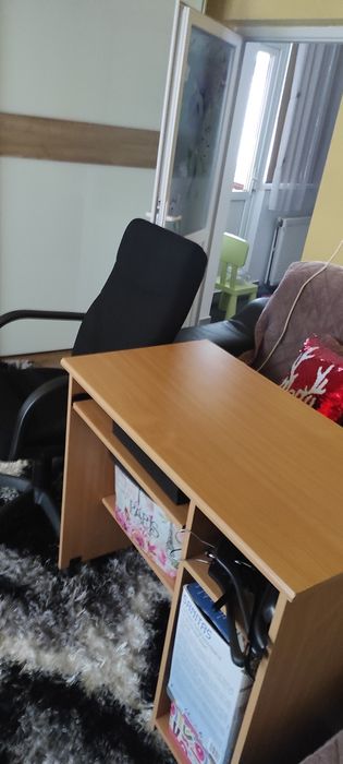 Birou și scaun de birou