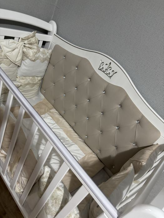 Манеж-кровать с полкой