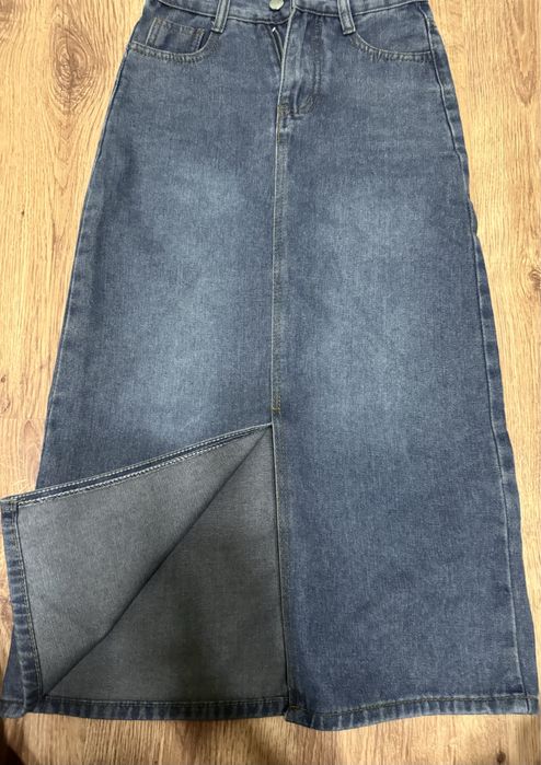 Продаи джинсовую юбку 42 размера