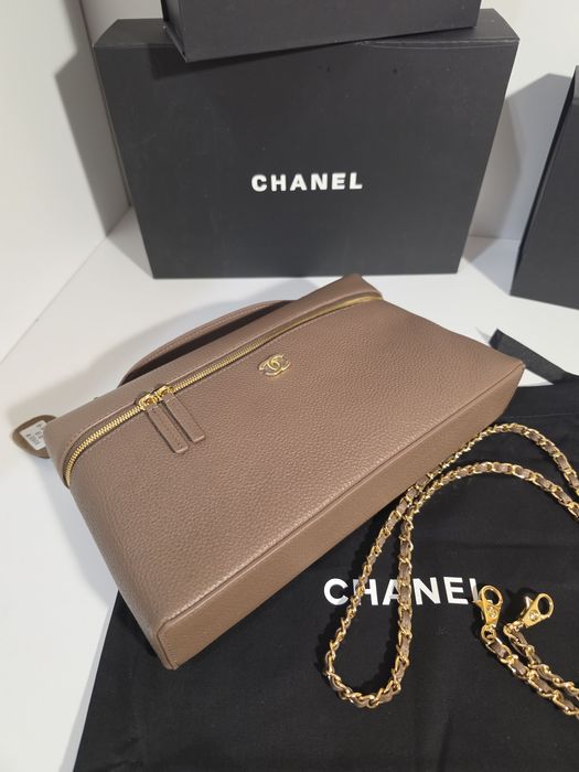Налична чанта Chanel Lunch Box 26c