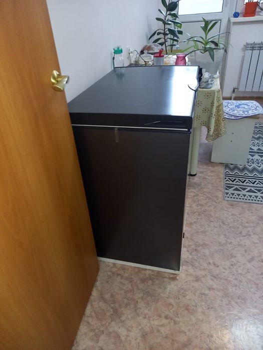 Продам морозильник