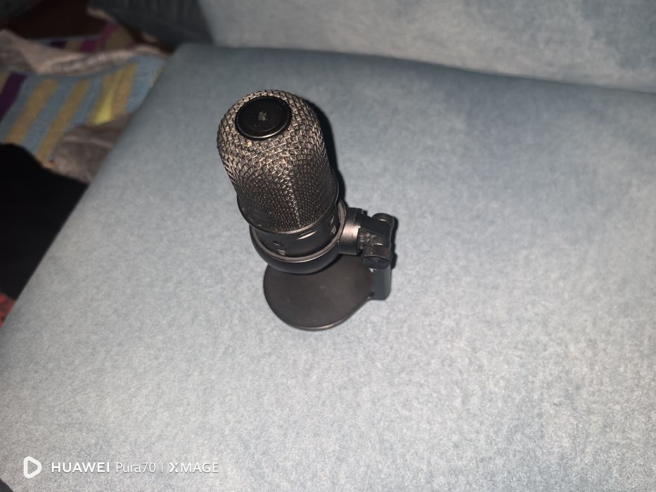 продам микрофон hyperx solo cast