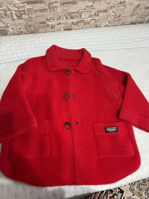 Верхняя одежда, хорошо сочетается с юбками, брюками, джинсами