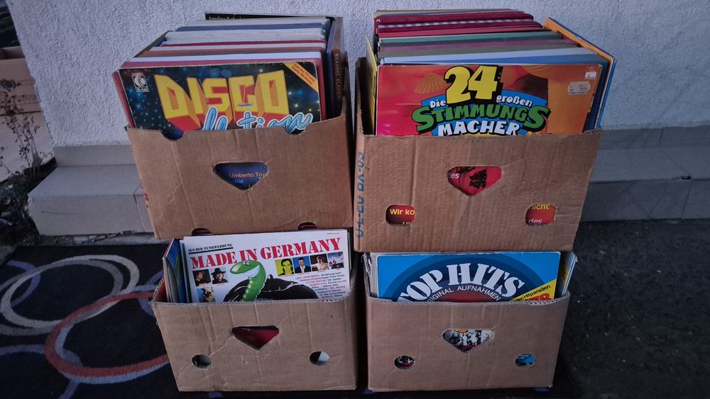 Vând 200lp Lot Discuri Vinil colectie muzica usoara mixta straina

Lot