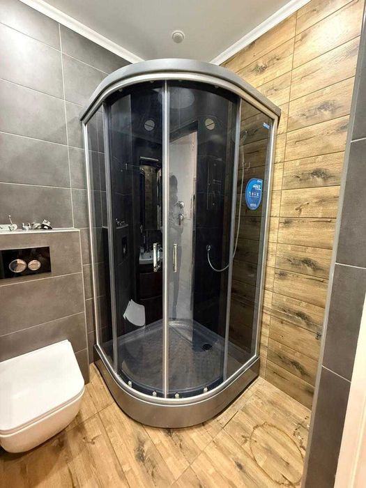 Душевые кабины и ограждения со склада!