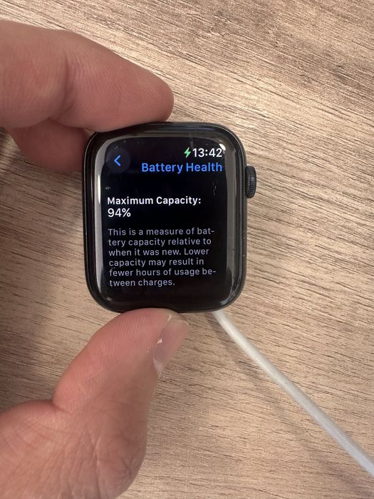 AppleWatch SE 2 94 battery health в добро състояние