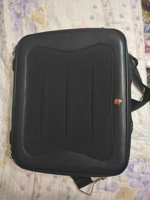 Бизнес чанта за лаптоп и документи.