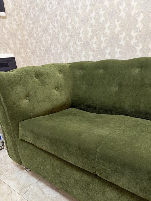 Продам стильный диван в оливковом цвете