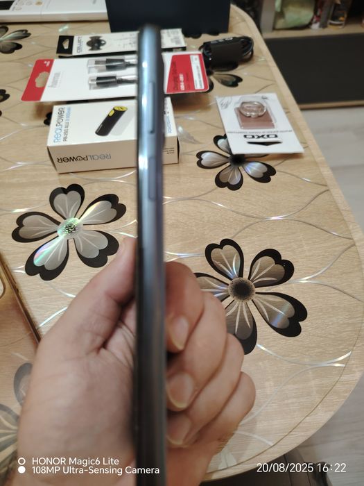 Продавам телефон