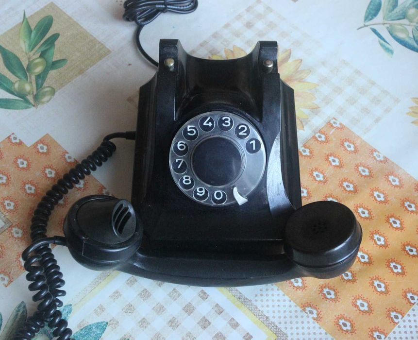 Телефон от бакелит - български