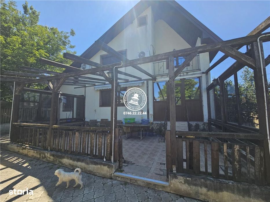 Vila 5 camere, 696 mp teren, Piscina - Aroneanu , Iasi