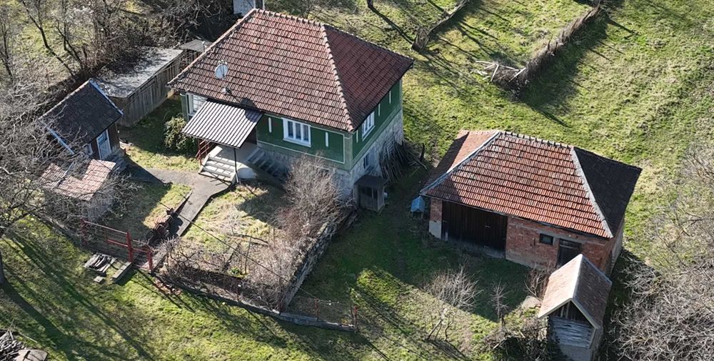 Teren cu casa de vanzare