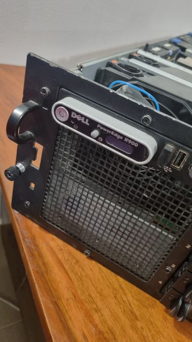 Vând server DELL PowerEdge R900