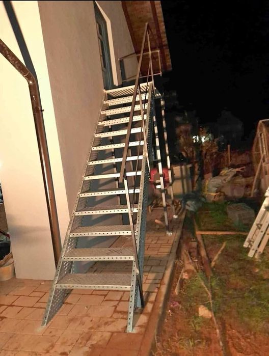 Scara zincate la comanda în toată tara oferim și montaj