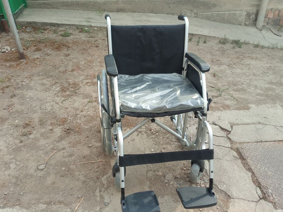 Продам инвалидную коляску в упаковке.