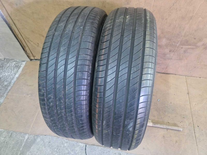 2 Michelin R17 215/65
летни гуми
DOT4520