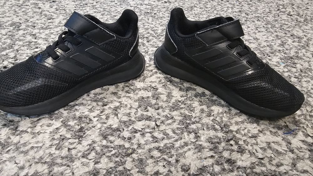 Маратонки адидас 26 1/2