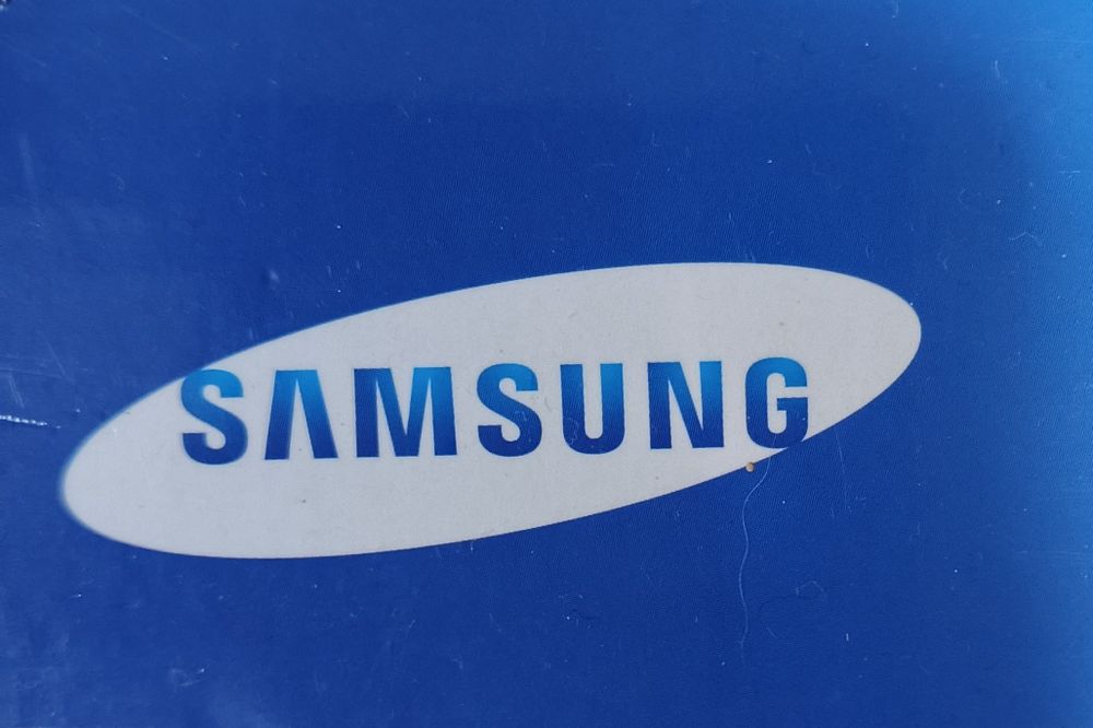 Мощный компактный DVD Samsung