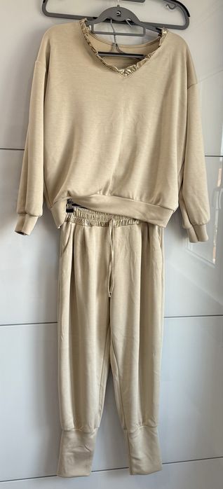 Италиански комплект- бежов със златисто