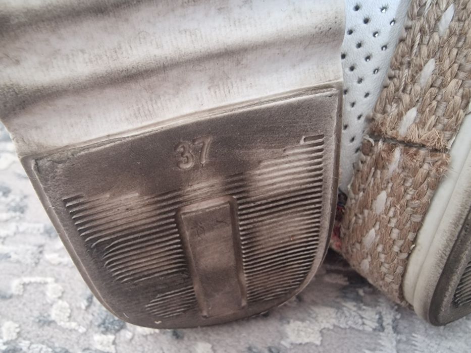 Продаётся женская обувь