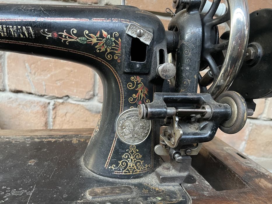 Продам рабочую швейную машинку